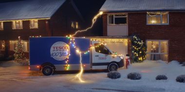 BP Rolls Wrap Up Home Delivery Van for Tesco Christmas Campaign