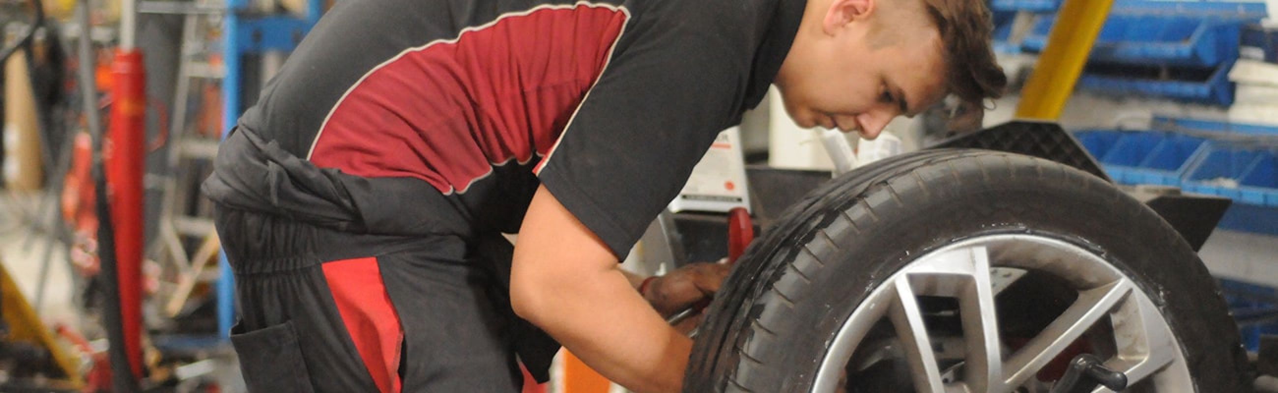 Tyres & Wheel Alignment BP Rolls Car Servicing & MOT (Andover